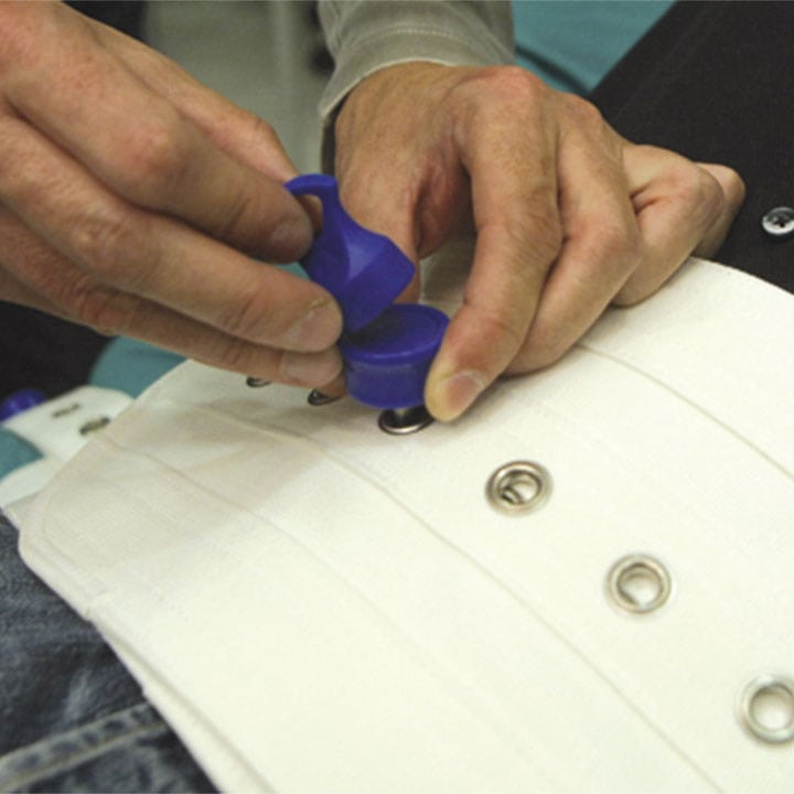 HARNESS WITH MAGNETS