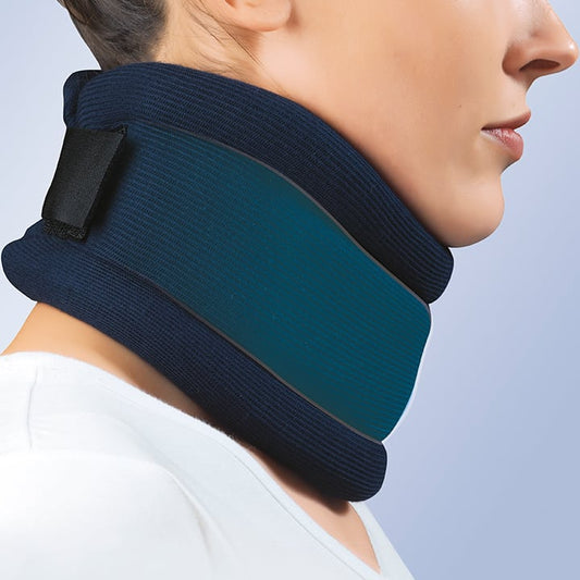 SEMI-RIGID COLLAR IN POLYURETHANE FOAM WITH POLYETHYLENE REINFORCEMENT