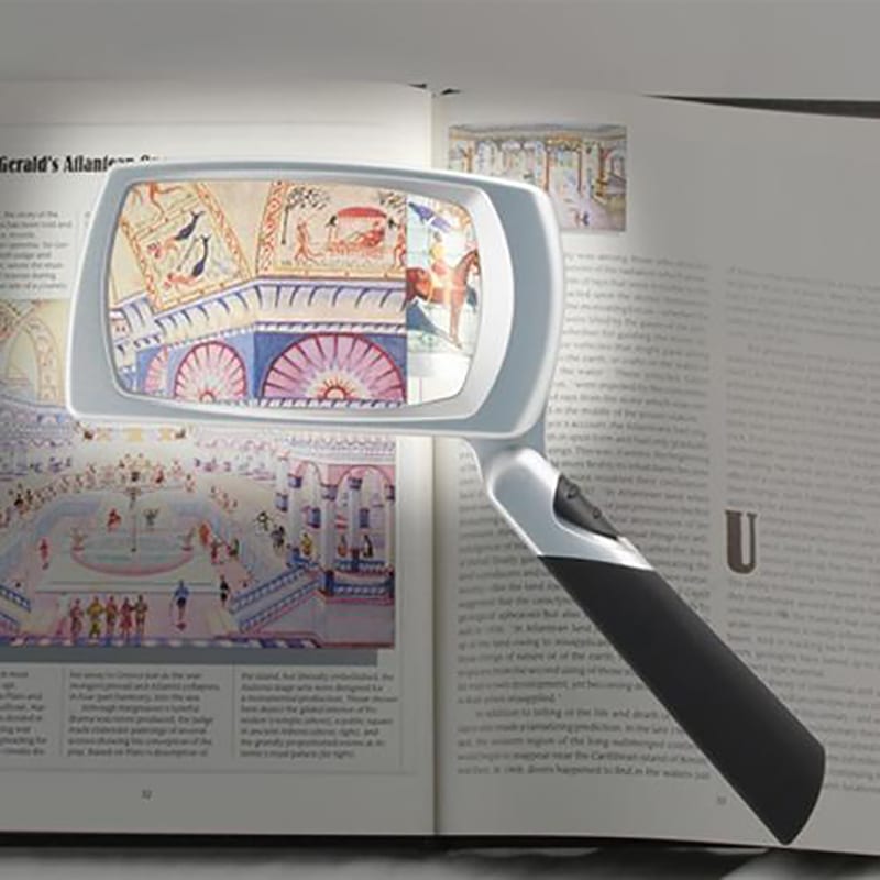 Lighted Folding Magnifier
